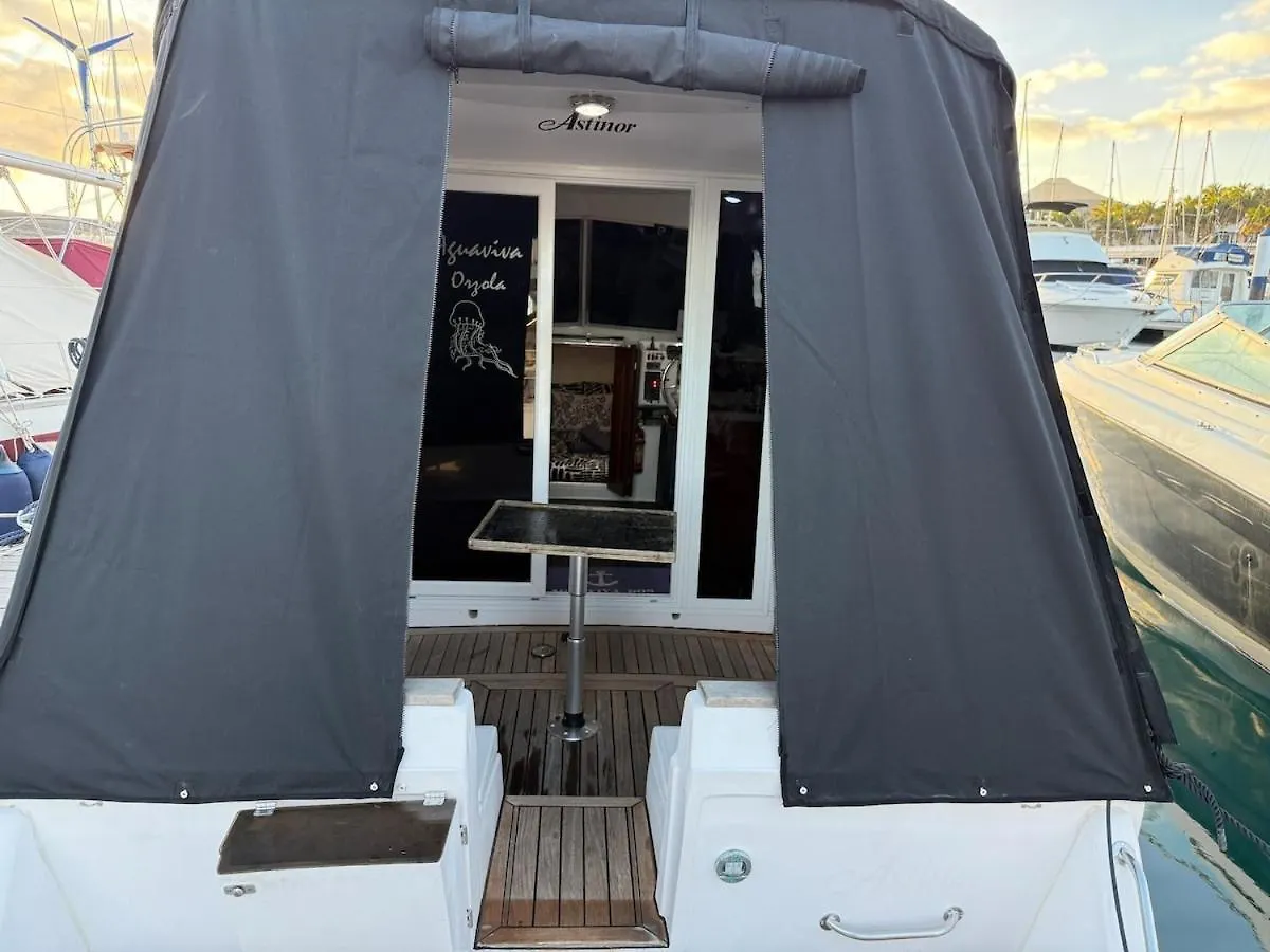 Hotel Barco Puerto Calero Botel