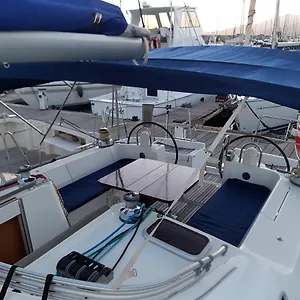  Botel Erima